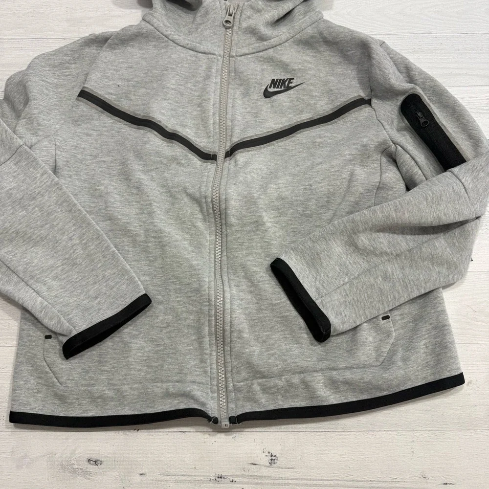 Nike‎ Tech Fleece Full-Zip Hoodie heather grey youth medium